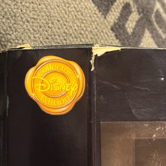 Mattel Disney: 101 Dalmatians - Cruella de Vil Doll (16295) - Picture 8 of 10